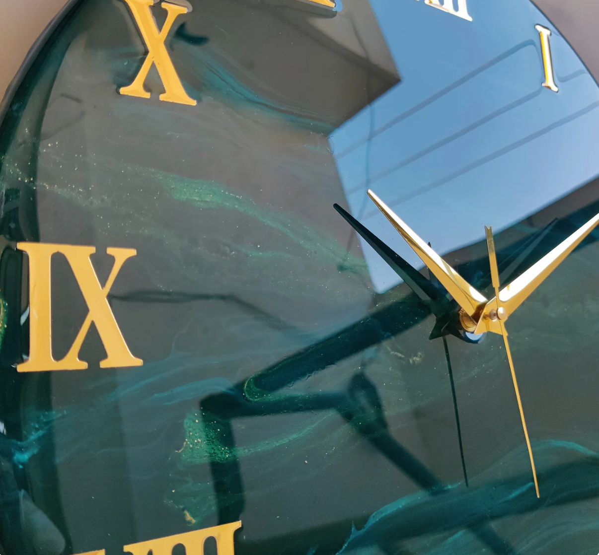 Jungle Green The luxury Resin Art Resin Wall Clock